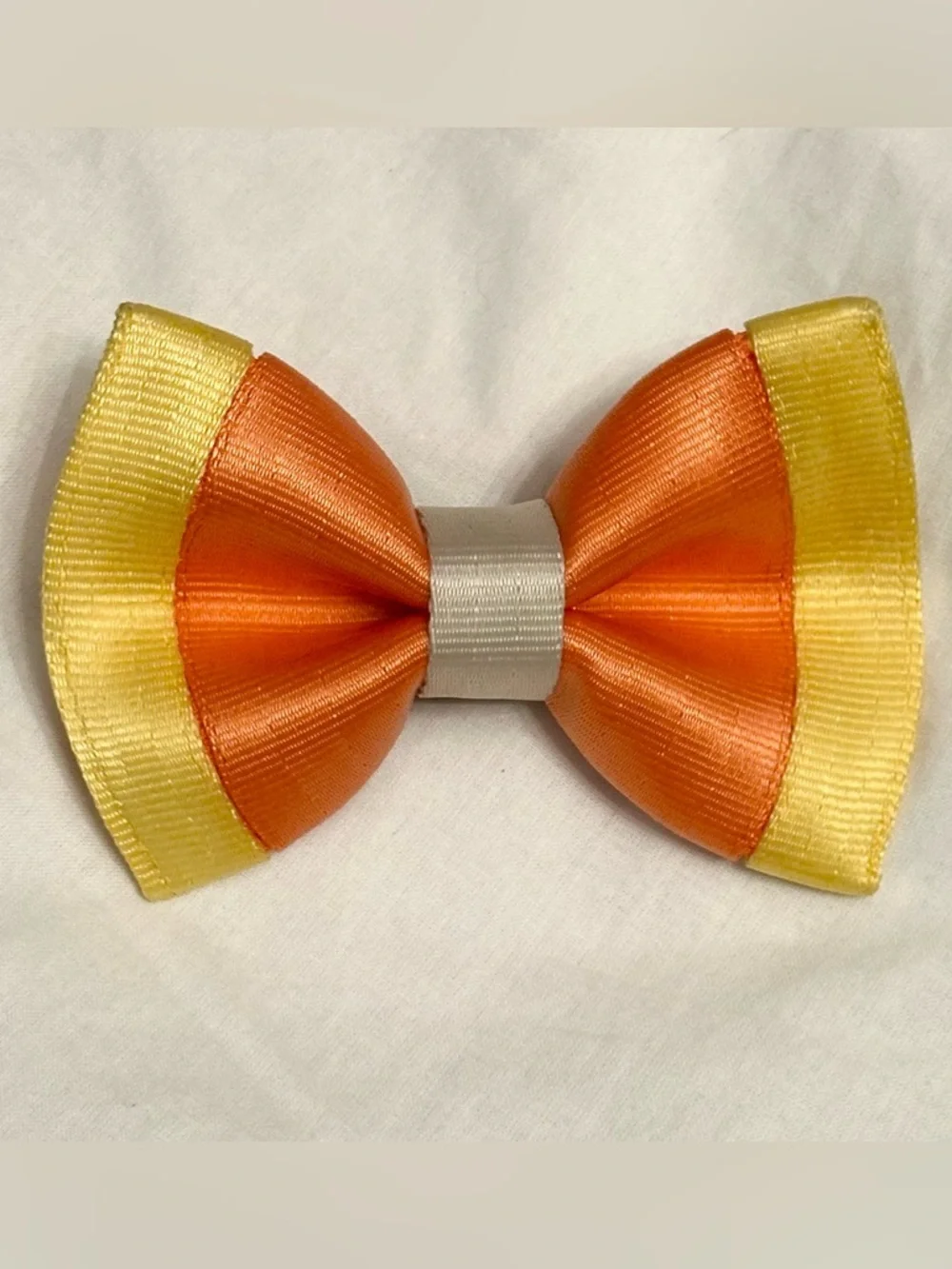 Harvey’s seatbelt bags Candy Corn Velcro Bow - Picture 1 of 2